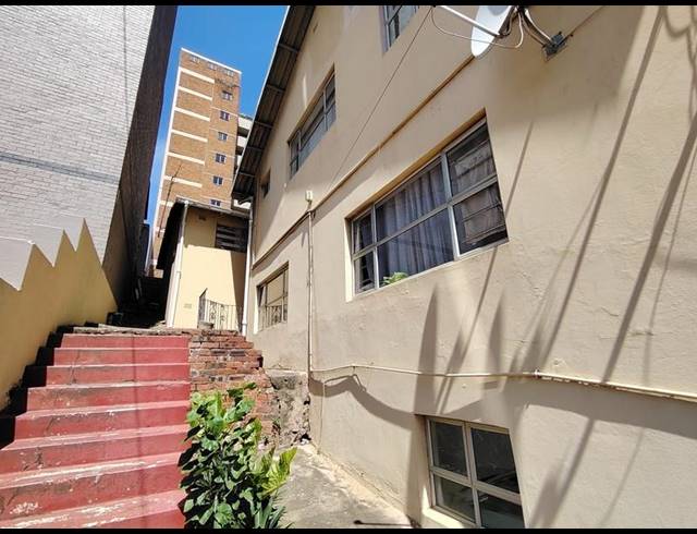 11 BEDROOM HOUSE FOR SALE IN SYDENHAM